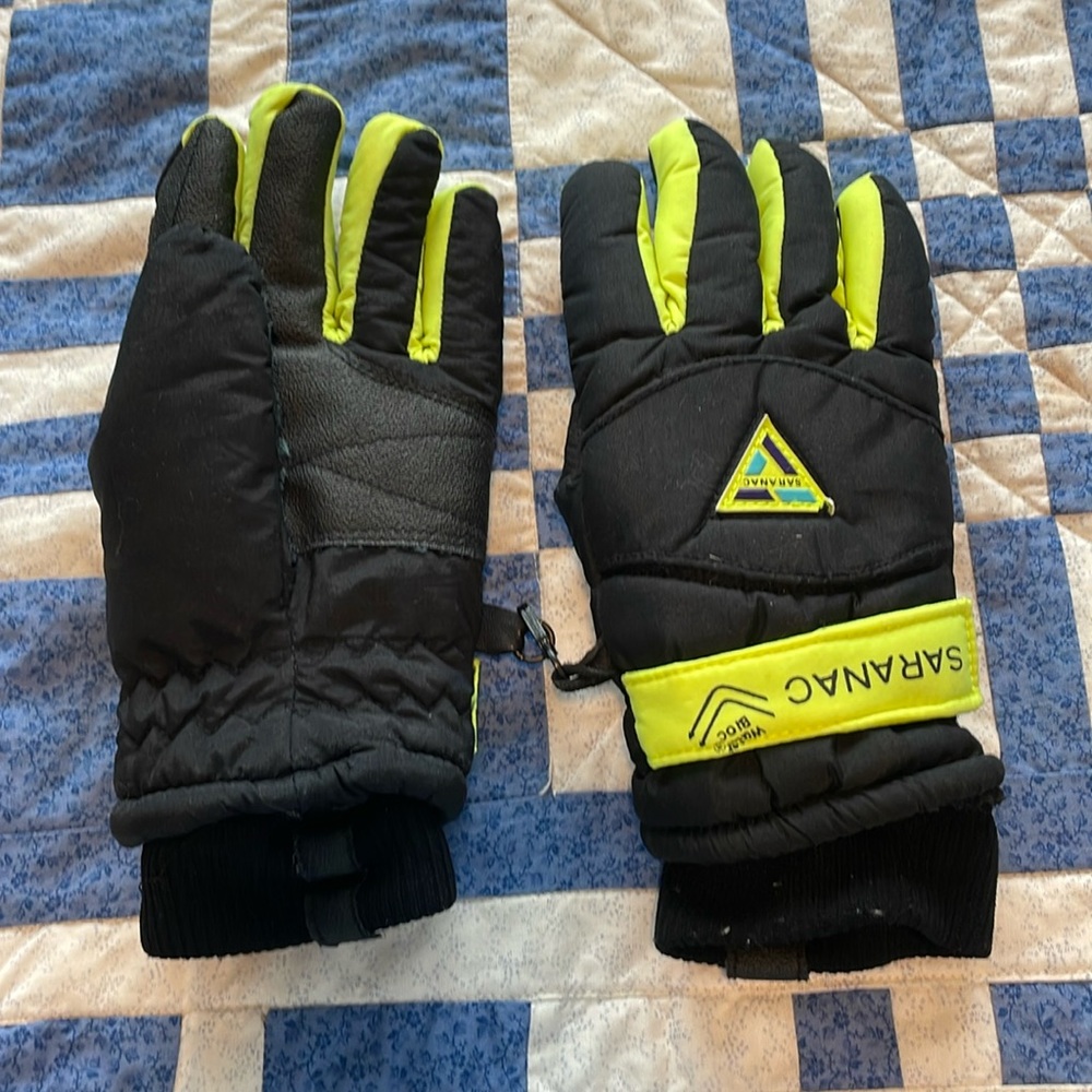 Saranac Velcro gloves Youth Medium